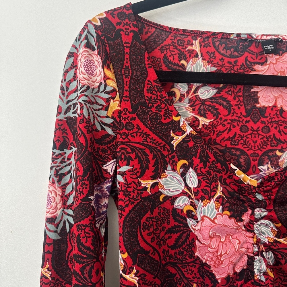 Guess Floral Ruched Long-Sleeve Top - Red Multi Y2K - Picture 2 of 6